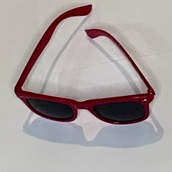 New Red Sunglasses Amazing UV Protection with Style Never Worn NWOT - Picture 3 of 3
